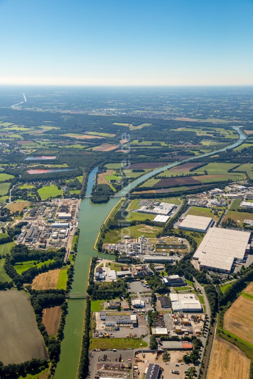 Luftaufnahme Hörstel - Fluß- Delta und Strom- Mündung Mittellandkanal - Dortmund-Ems-Kanal im Ortsteil Bevergern in Hörstel im Bundesland Nordrhein-Westfalen, Deutschland