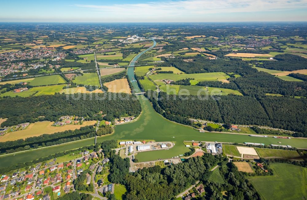 Hörstel von oben - Fluß- Delta und Strom- Mündung Mittellandkanal - Dortmund-Ems-Kanal im Ortsteil Bevergern in Hörstel im Bundesland Nordrhein-Westfalen, Deutschland