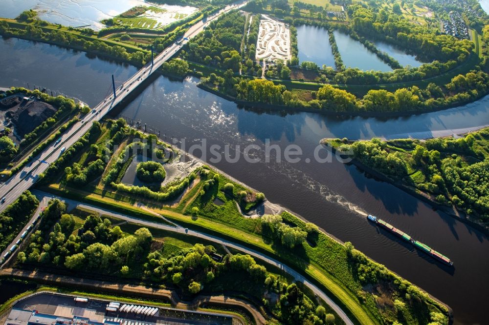 Hamburg aus der Vogelperspektive: Fluß- Delta und Strom- Mündung der Norderelbe und Dove-Elbe an der Autobahn Brücke A1 Moorfleet im Ortsteil Rothenburgsort in Hamburg, Deutschland