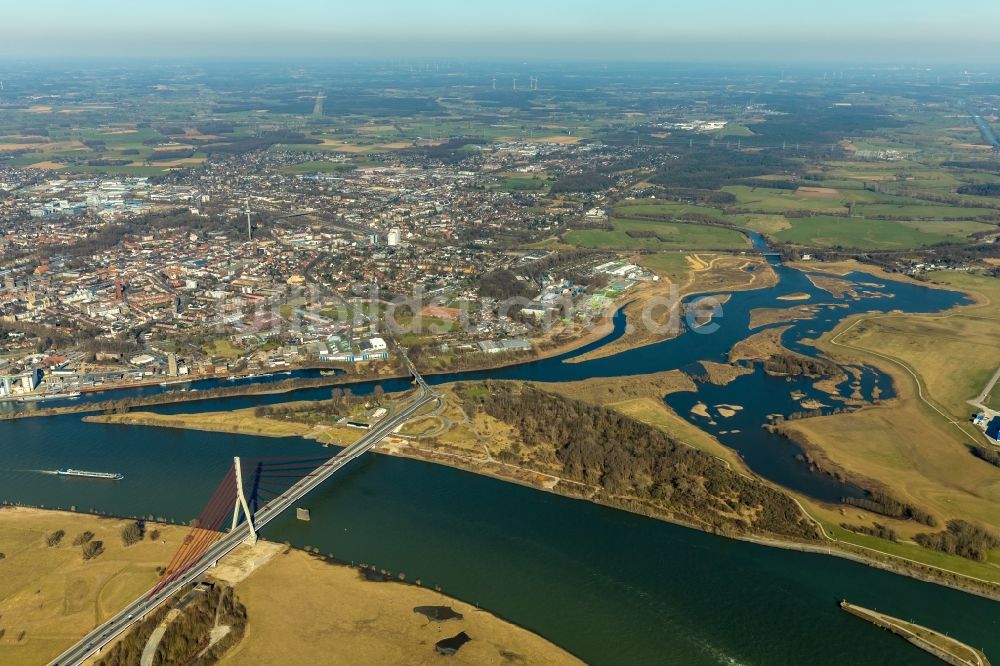 Luftbild Wesel - Fluß- Delta und Strom- Mündung zwischen Lippemündung und Rhein im Ortsteil Lippedorf in Wesel im Bundesland Nordrhein-Westfalen, Deutschland