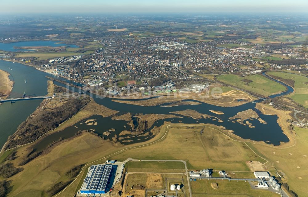 Wesel von oben - Fluß- Delta und Strom- Mündung zwischen Lippemündung und Rhein im Ortsteil Lippedorf in Wesel im Bundesland Nordrhein-Westfalen, Deutschland