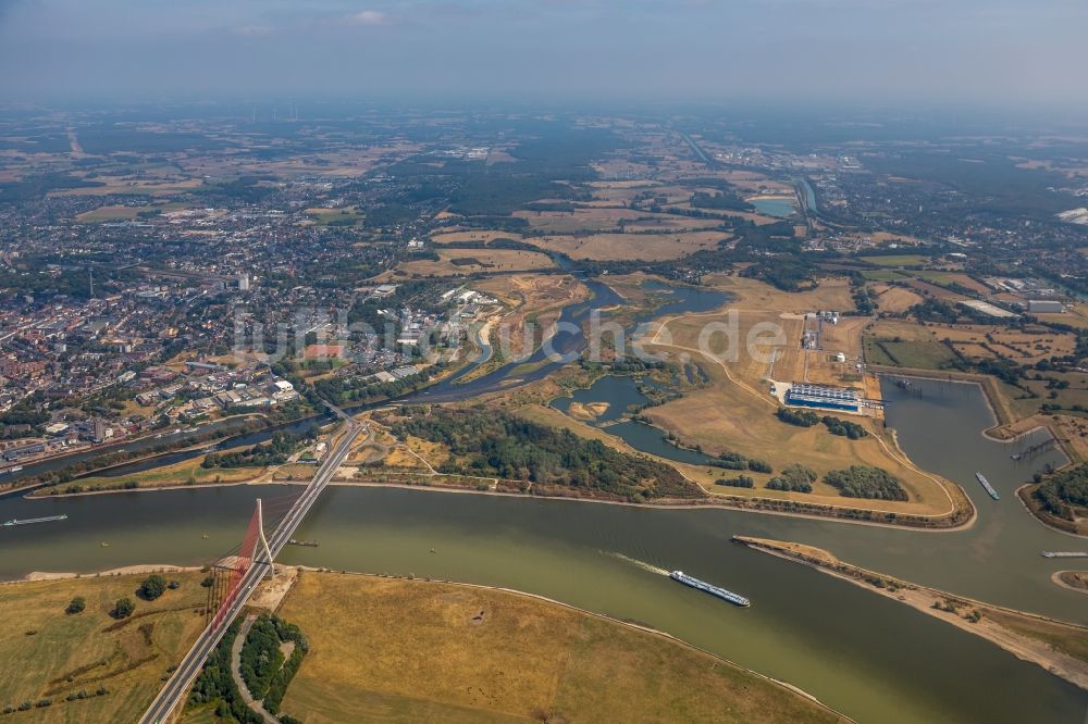 Wesel von oben - Fluß- Delta und Strom- Mündung zwischen Lippemündung und Rhein im Ortsteil Lippedorf in Wesel im Bundesland Nordrhein-Westfalen, Deutschland