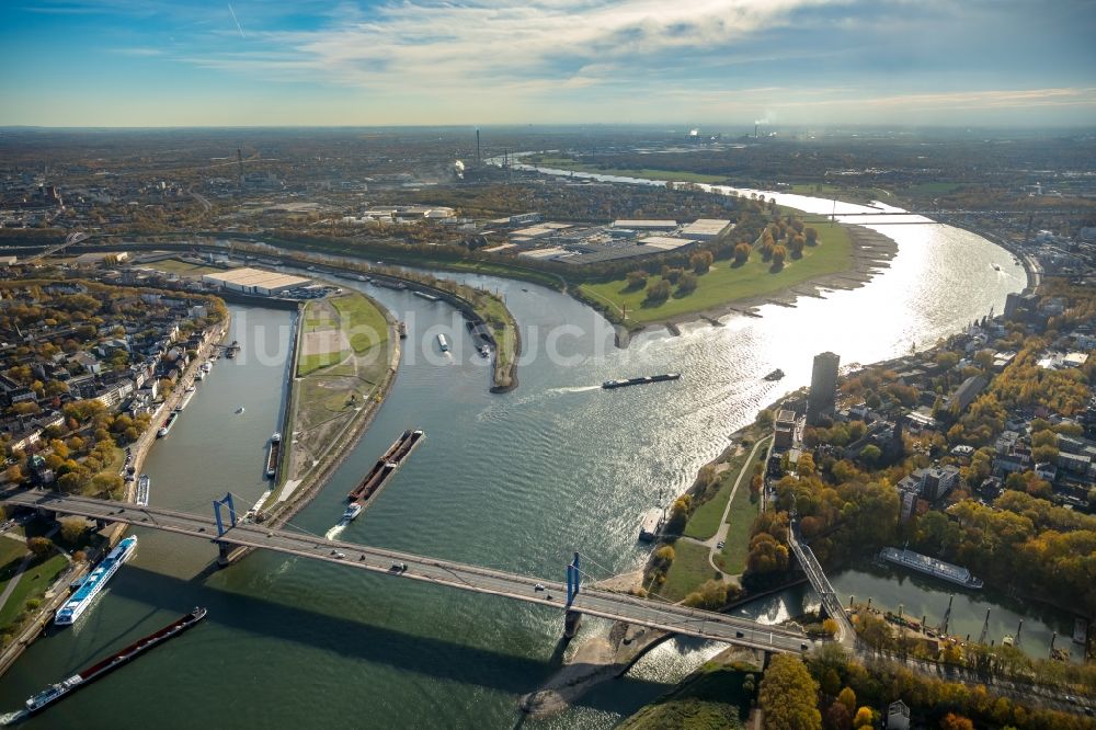 Duisburg aus der Vogelperspektive: Fluß- Delta und Strom- Mündung zwischen Ruhr und Rhein im Ortsteil Homberg-Ruhrort-Baerl in Duisburg im Bundesland Nordrhein-Westfalen, Deutschland