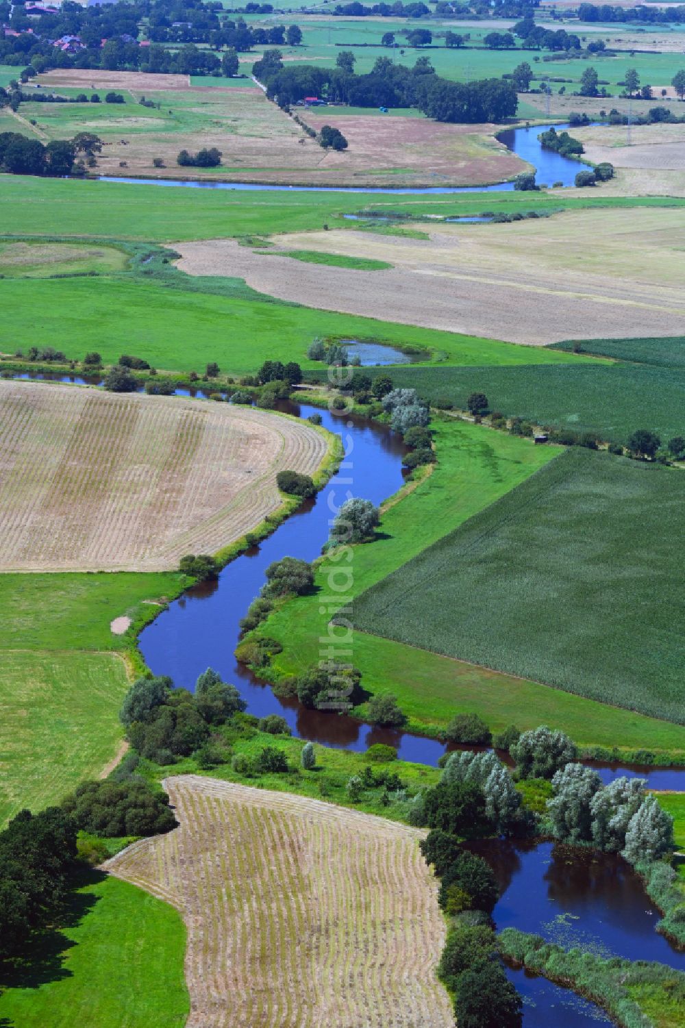 Unterlüß von oben - Fluß - Kurvenverlauf der Aller in Unterlüß im Bundesland Niedersachsen, Deutschland