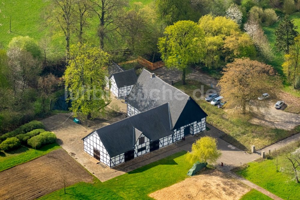 Luftbild Holzwickede - Fluß- Quelle und Ursprung der Emscher am Emscherquellhof in Holzwickede im Bundesland Nordrhein-Westfalen