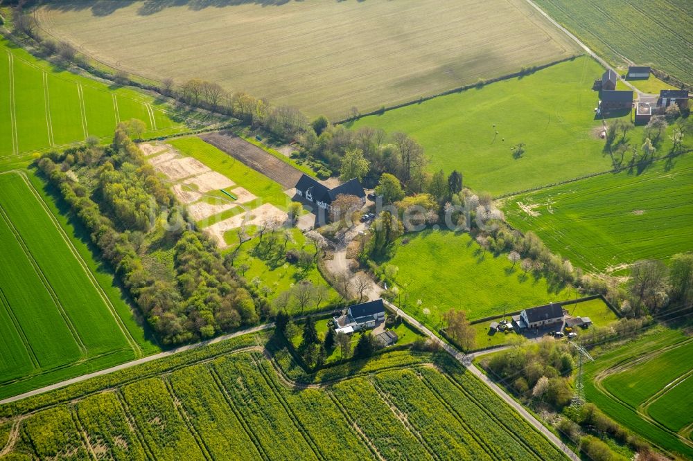 Luftbild Holzwickede - Fluß- Quelle und Ursprung der Emscher am Emscherquellhof in Holzwickede im Bundesland Nordrhein-Westfalen