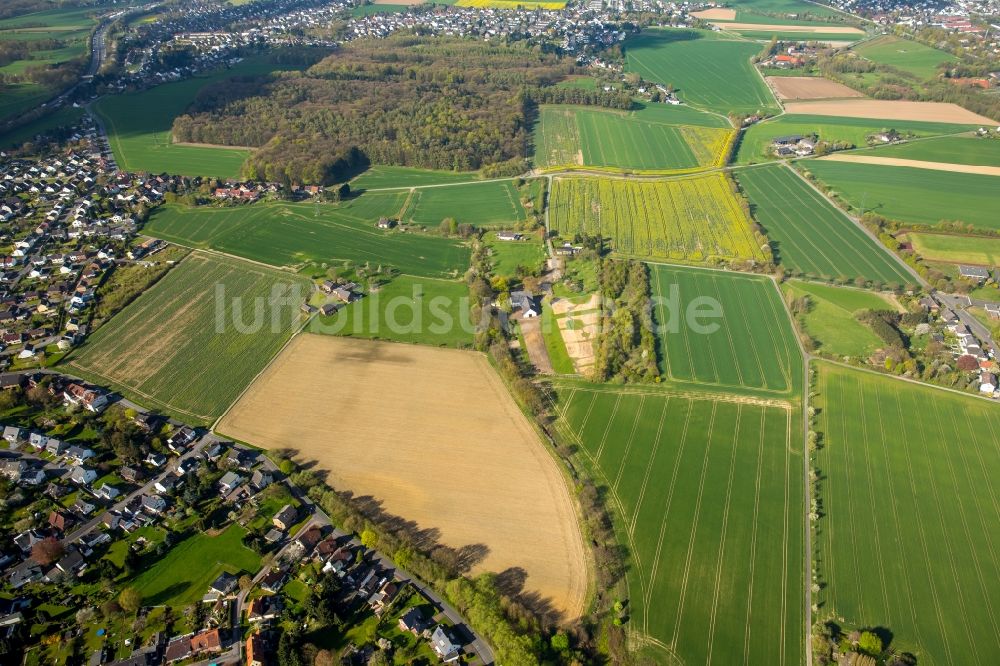 Holzwickede von oben - Fluß- Quelle und Ursprung der Emscher am Emscherquellhof in Holzwickede im Bundesland Nordrhein-Westfalen