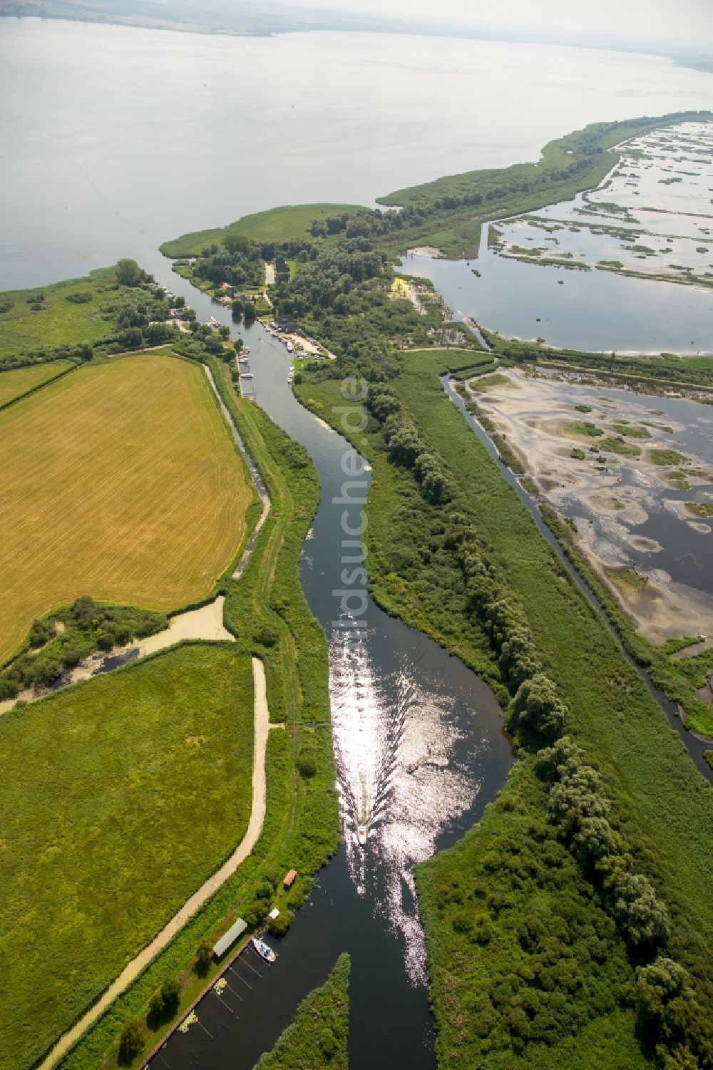 Luftaufnahme Dargun - Fluß- Ursprung der Peene in Dargun im Bundesland Mecklenburg-Vorpommern