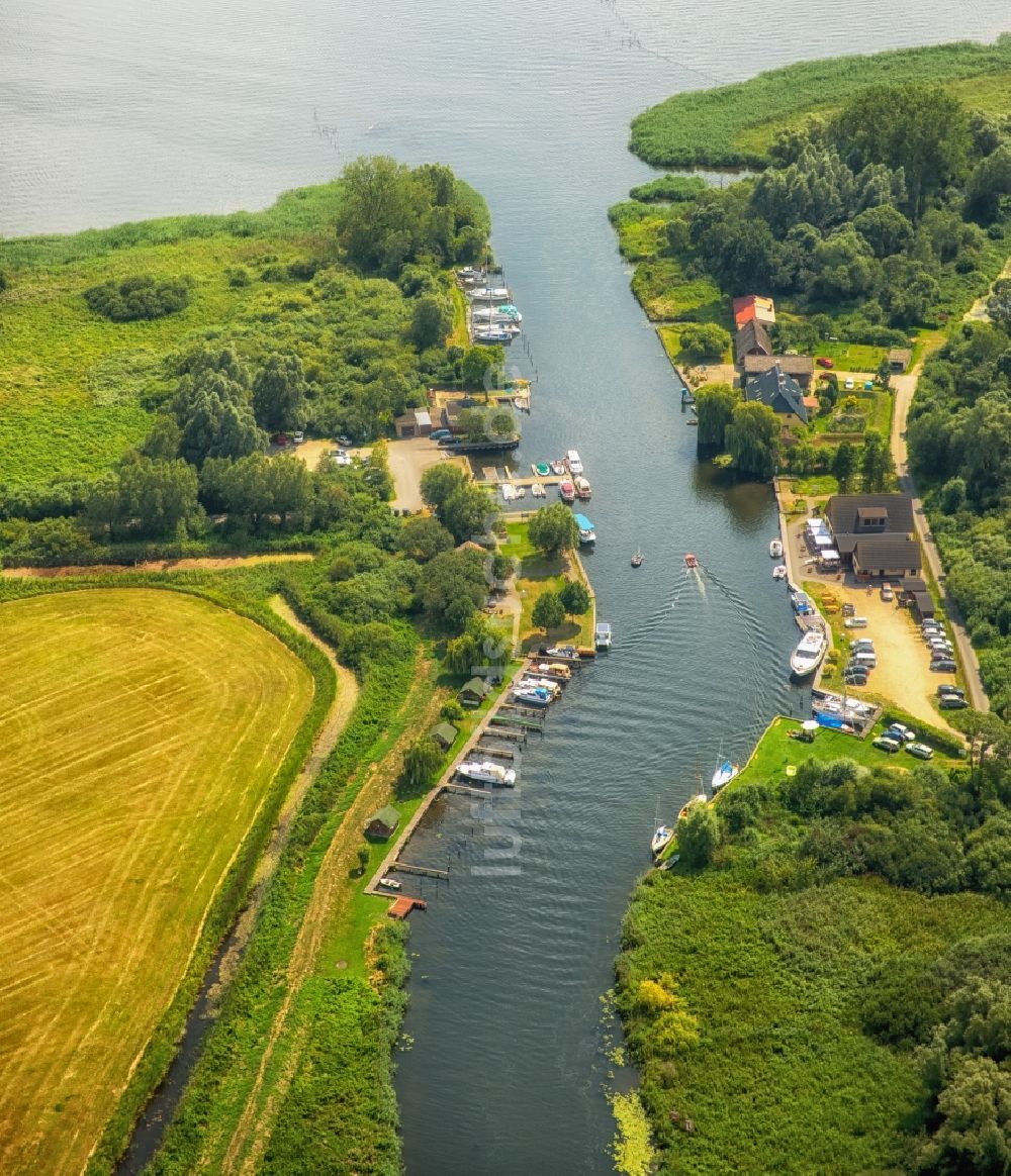 Dargun aus der Vogelperspektive: Fluß- Ursprung der Peene in Dargun im Bundesland Mecklenburg-Vorpommern