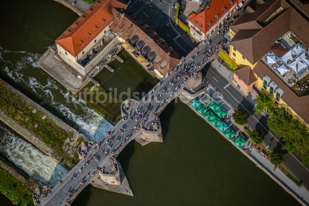 Luftaufnahme Würzburg - Flussbrücke Alte Mainbrücke in Würzburg im Bundesland Bayern, Deutschland