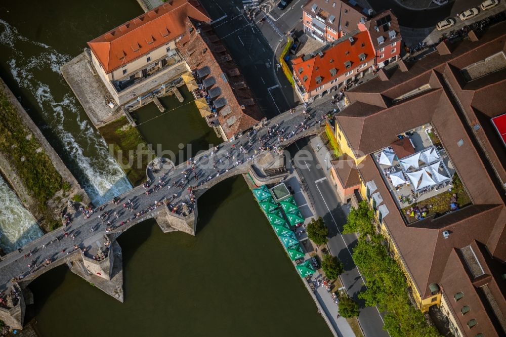 Würzburg von oben - Flussbrücke Alte Mainbrücke in Würzburg im Bundesland Bayern, Deutschland