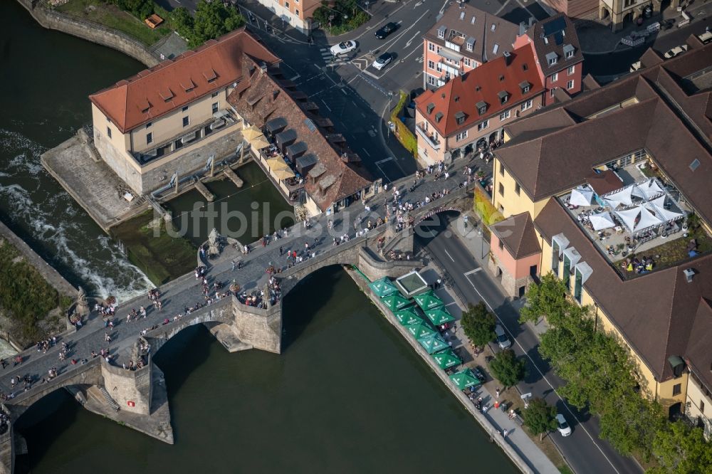 Würzburg von oben - Flussbrücke Alte Mainbrücke in Würzburg im Bundesland Bayern, Deutschland