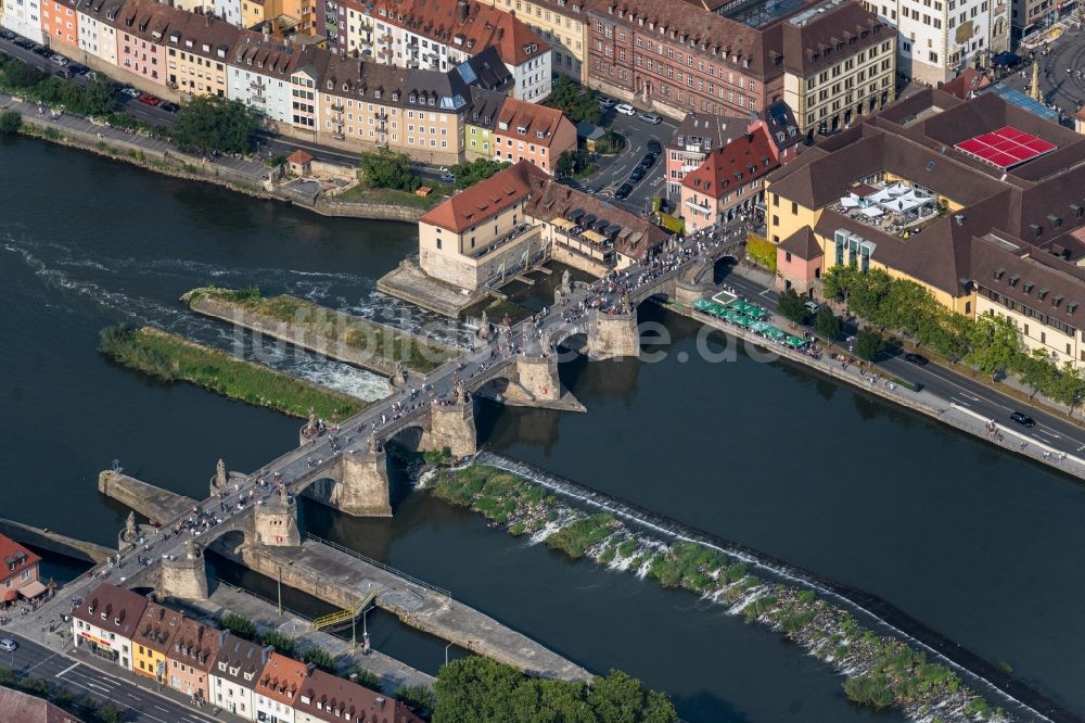 Würzburg aus der Vogelperspektive: Flussbrücke Alte Mainbrücke in Würzburg im Bundesland Bayern, Deutschland