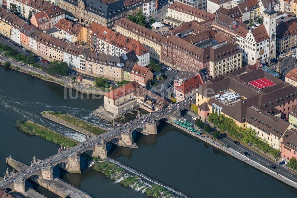 Luftbild Würzburg - Flussbrücke Alte Mainbrücke in Würzburg im Bundesland Bayern, Deutschland