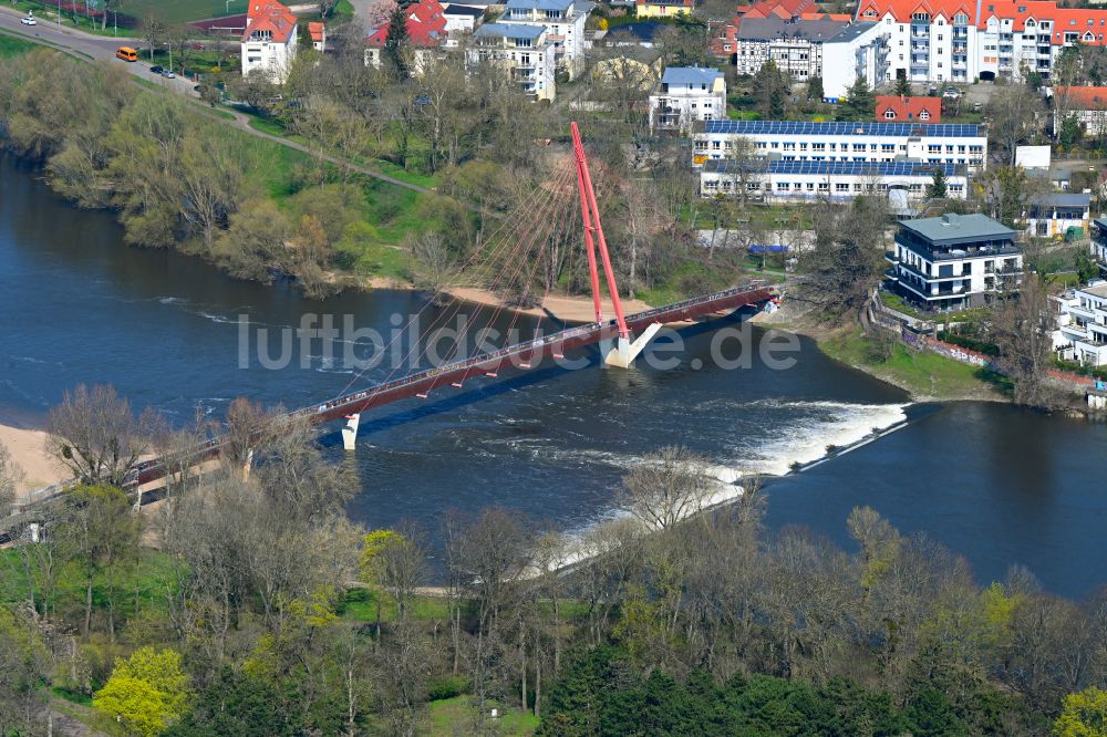 Luftbild Magdeburg - Flussbrücke über die alte Elbe und Cracauer Wasserfall in Magdeburg im Bundesland Sachsen-Anhalt, Deutschland