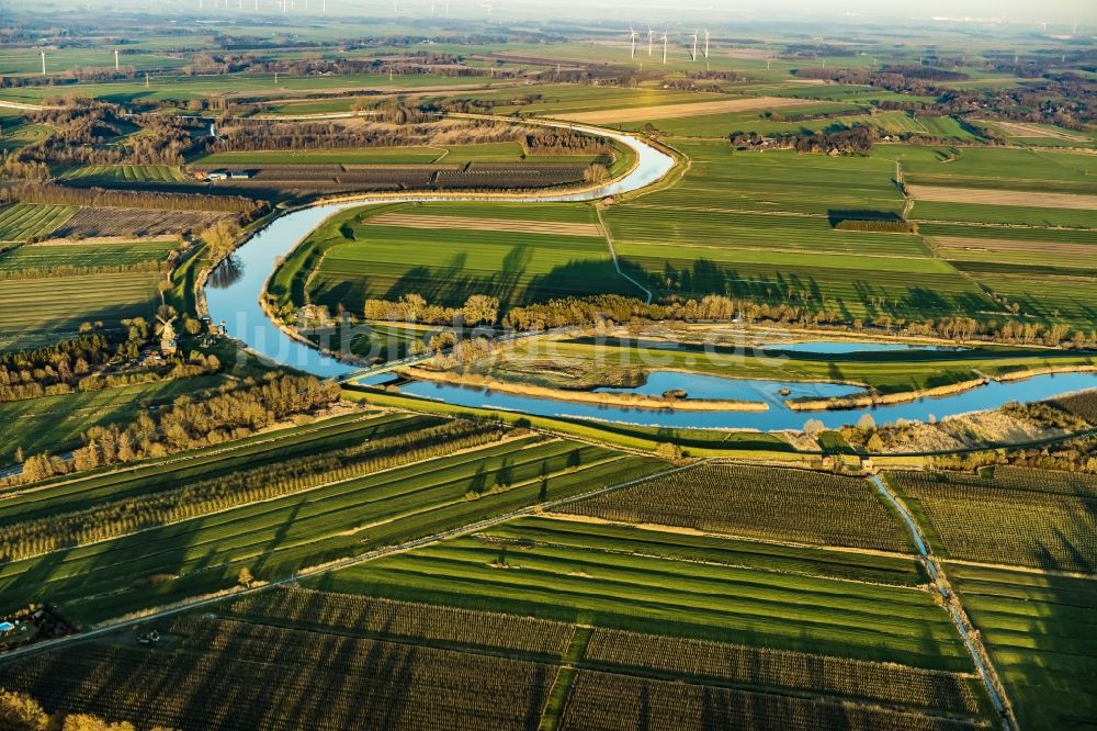 Luftaufnahme Hechthausen - Flußbrücke über die Oste in Hechthausen im Bundesland Niedersachsen, Deutschland