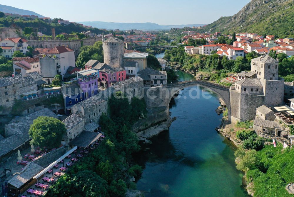 Luftbild Mostar - Flußbrücke über die Ufer des Neretva in Mostar in Federacija Bosne i Hercegovine, Bosnien und Herzegowina