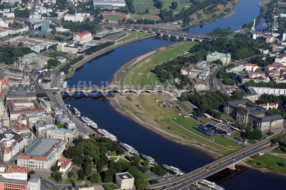 Dresden aus der Vogelperspektive: Flußbrücke Carolabrücke in Dresden im Bundesland Sachsen, Deutschland