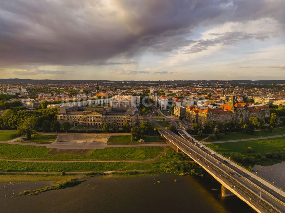 Luftbild Dresden - Flußbrücke Carolabrücke in Dresden im Bundesland Sachsen, Deutschland