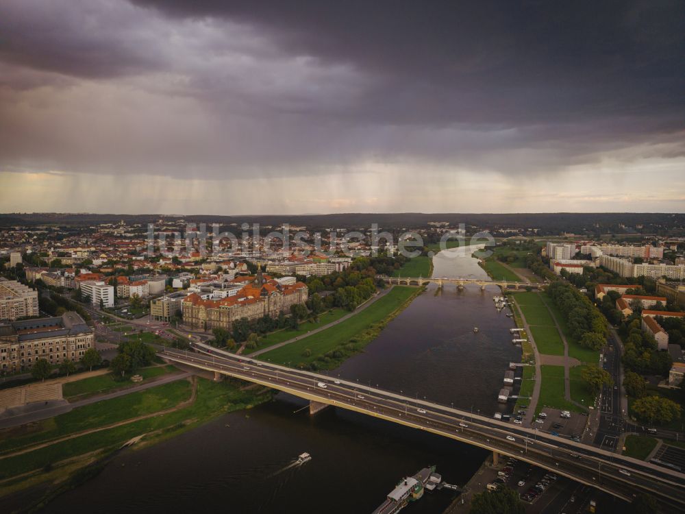 Dresden von oben - Flußbrücke Carolabrücke in Dresden im Bundesland Sachsen, Deutschland