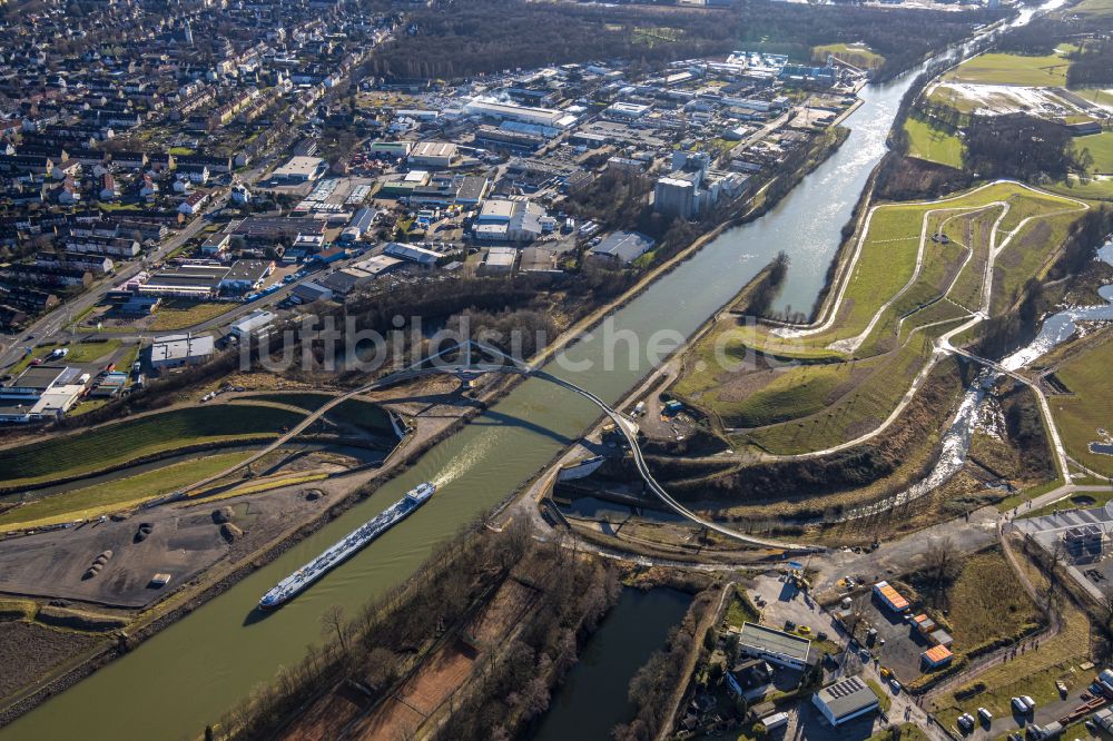 Luftaufnahme Castrop-Rauxel - Flußbrücke Cassurker Schwinge über den Rhein-Herne-Kanal - Emscher in Castrop-Rauxel im Bundesland Nordrhein-Westfalen, Deutschland