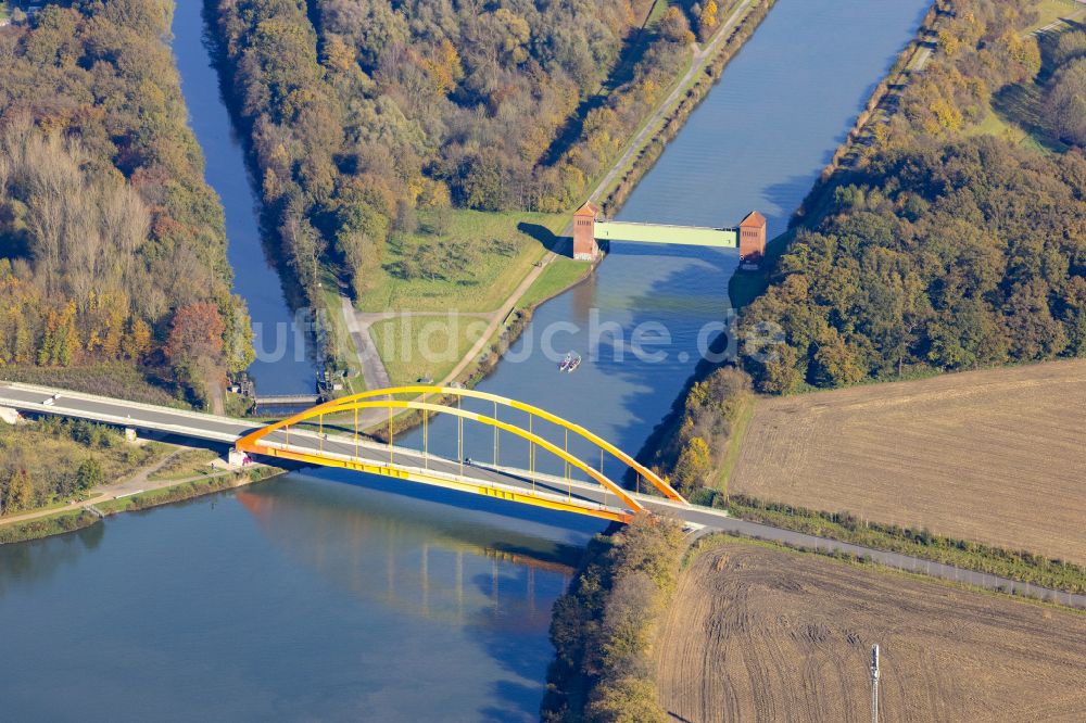 Datteln von oben - Flußbrücke Dattelner-Meer-Bogen in Datteln im Bundesland Nordrhein-Westfalen, Deutschland