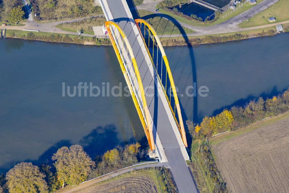 Datteln von oben - Flußbrücke Dattelner-Meer-Bogen in Datteln im Bundesland Nordrhein-Westfalen, Deutschland