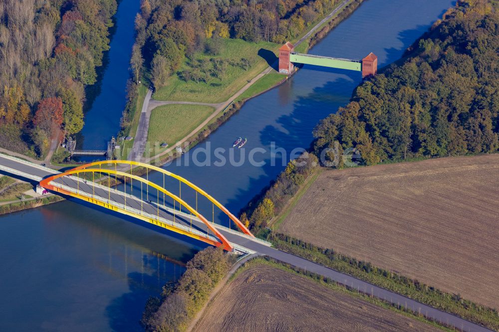 Datteln von oben - Flußbrücke Dattelner-Meer-Bogen in Datteln im Bundesland Nordrhein-Westfalen, Deutschland