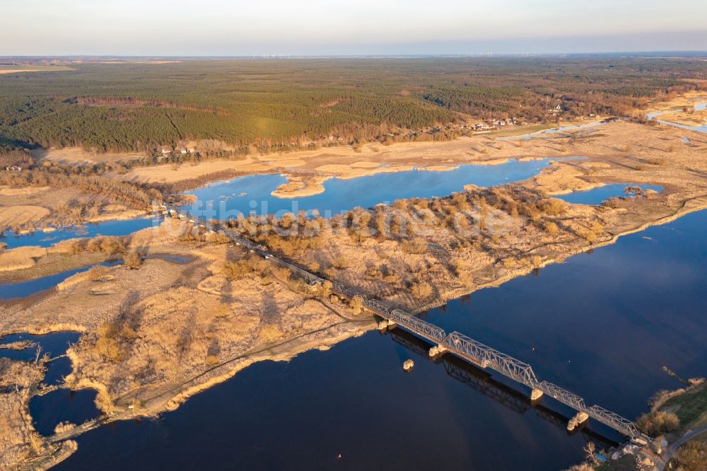 Luftbild Siekierki - Flußbrücke Europabrücke über die Oder in Siekierki in Woiwodschaft Westpommern, Polen