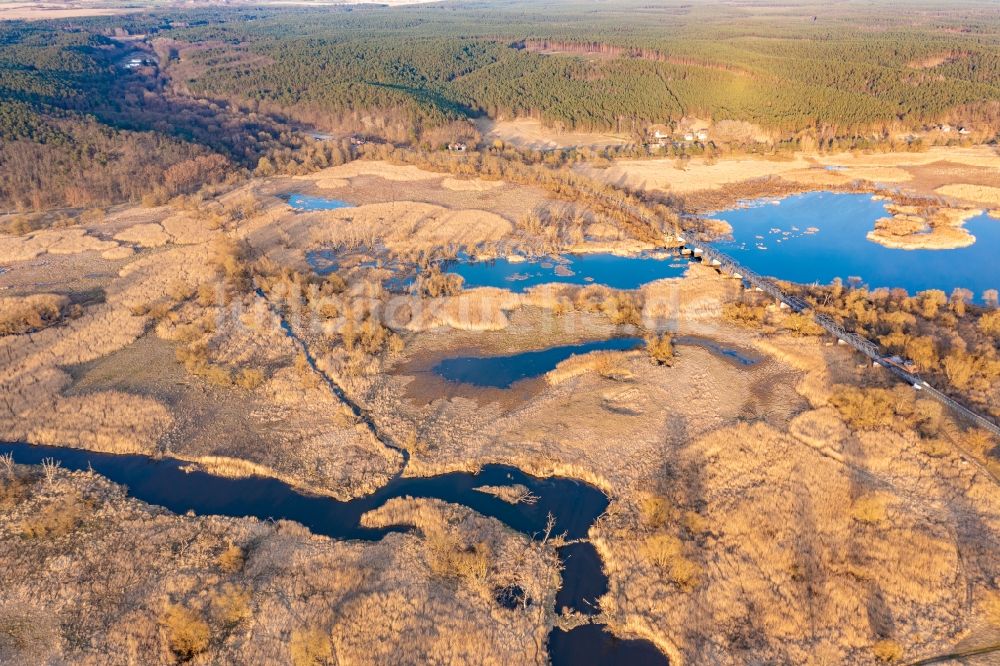 Luftaufnahme Siekierki - Flußbrücke Europabrücke über die Oder in Siekierki in Woiwodschaft Westpommern, Polen