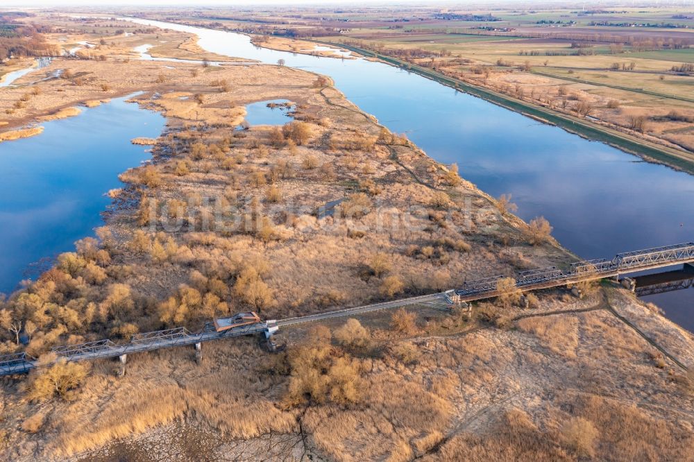 Siekierki von oben - Flußbrücke Europabrücke über die Oder in Siekierki in Woiwodschaft Westpommern, Polen