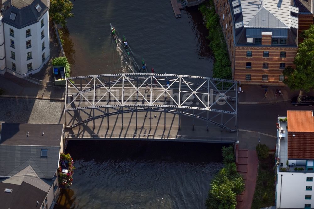 Luftbild Leipzig - Flußbrücke Könneritzbrücke entlang der Könneritzstraße in Leipzig im Bundesland Sachsen, Deutschland