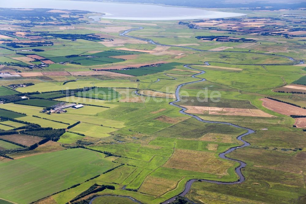 Esbjerg von oben - Flusslauf und Mündung des Varde A in Esbjerg in Dänemark