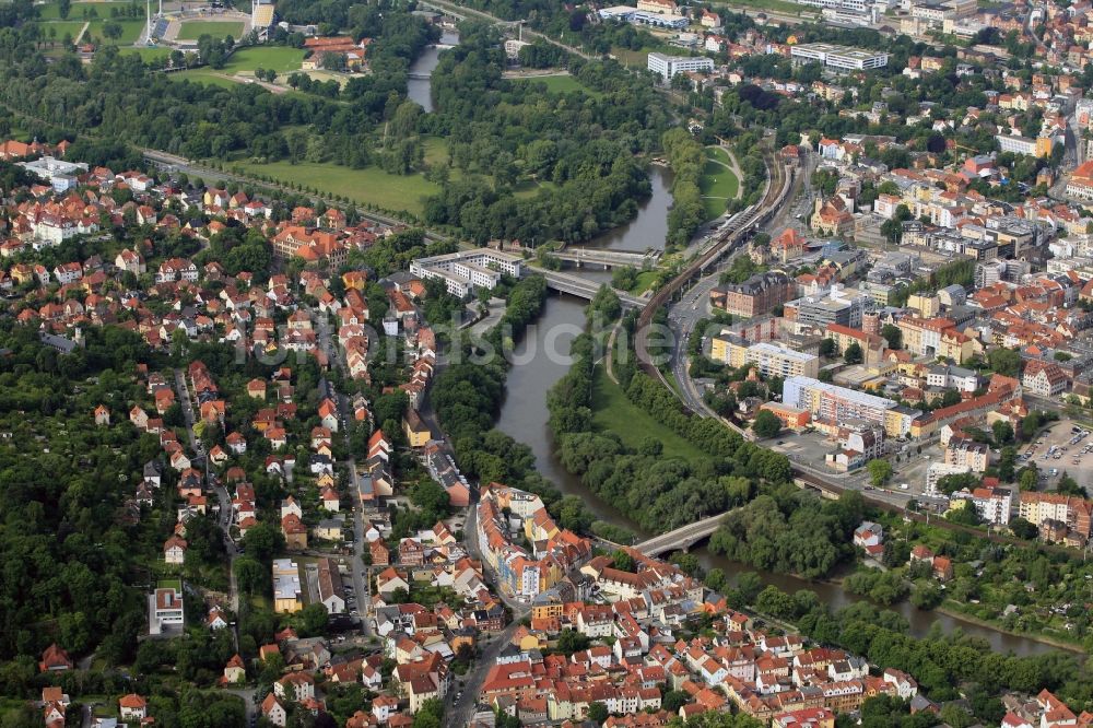 Luftaufnahme Jena - Flusslauf der Saale zwischen dem Zentrum und dem Ortsteil Wenigenjena in Jena im Bundesland Thüringen