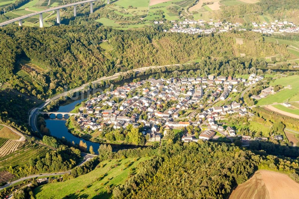 Langsur aus der Vogelperspektive: Flußschleife der Sauer an der Grenze zu Luxemburg Flußverlauf im Ortsteil Mesenich in Langsur im Bundesland Rheinland-Pfalz, Deutschland