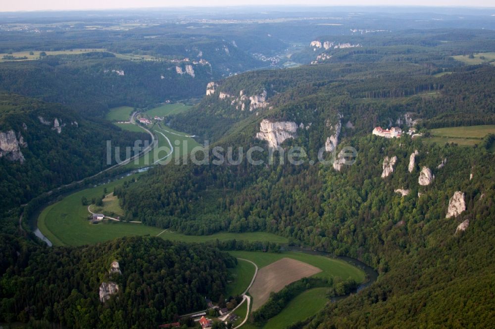 Luftbild Fridingen an der Donau - Flußtalverlauf der Donau in Fridingen an der Donau im Bundesland Baden-Württemberg