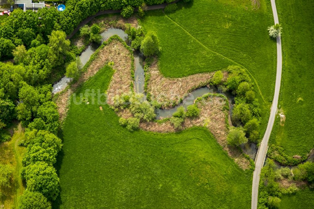 Erkrath von oben - Flussverlauf der Düssel in Erkrath im Bundesland Nordrhein-Westfalen