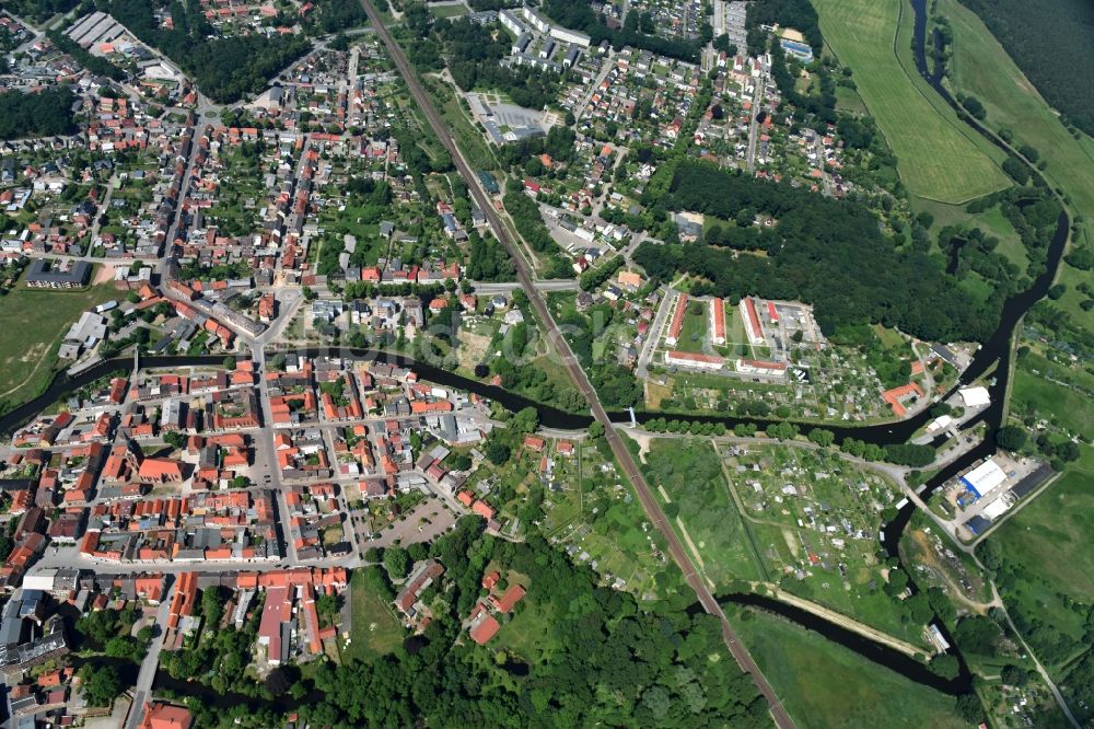 Luftaufnahme Grabow - Flussverlauf der Edle durch Grabow im Bundesland Mecklenburg-Vorpommern