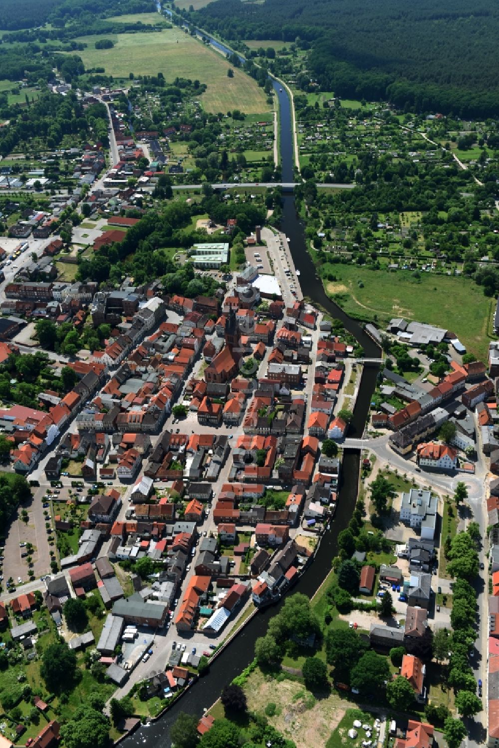 Luftaufnahme Grabow - Flussverlauf der Edle durch Grabow im Bundesland Mecklenburg-Vorpommern