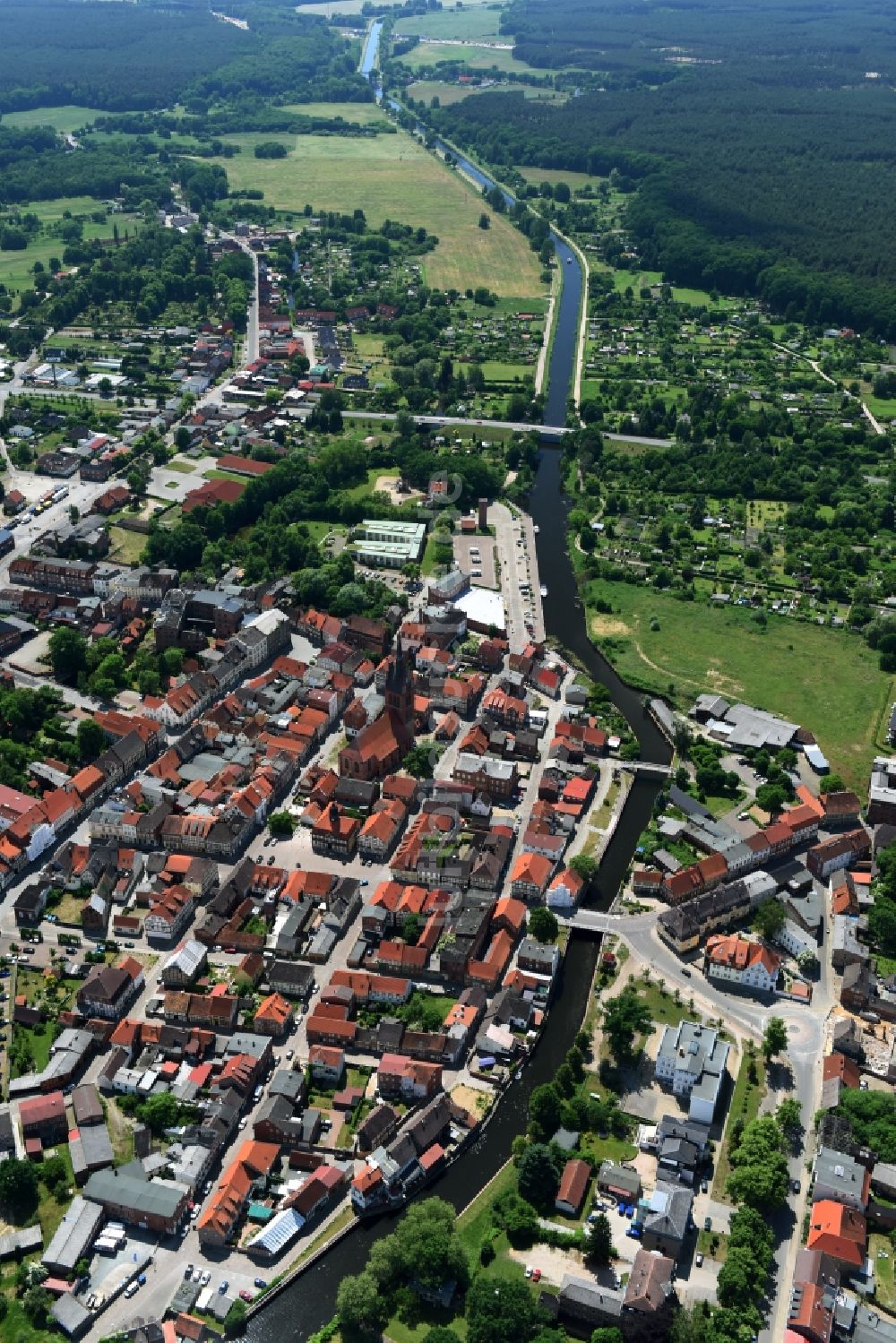 Grabow von oben - Flussverlauf der Edle durch Grabow im Bundesland Mecklenburg-Vorpommern