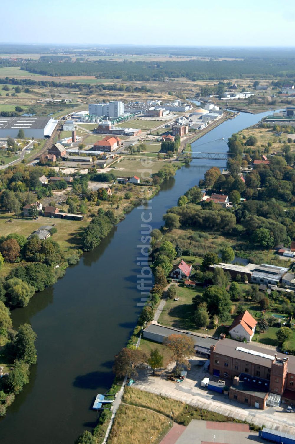 GENTHIN von oben - Flussverlauf Elbe-Havel-Kanal in Genthin