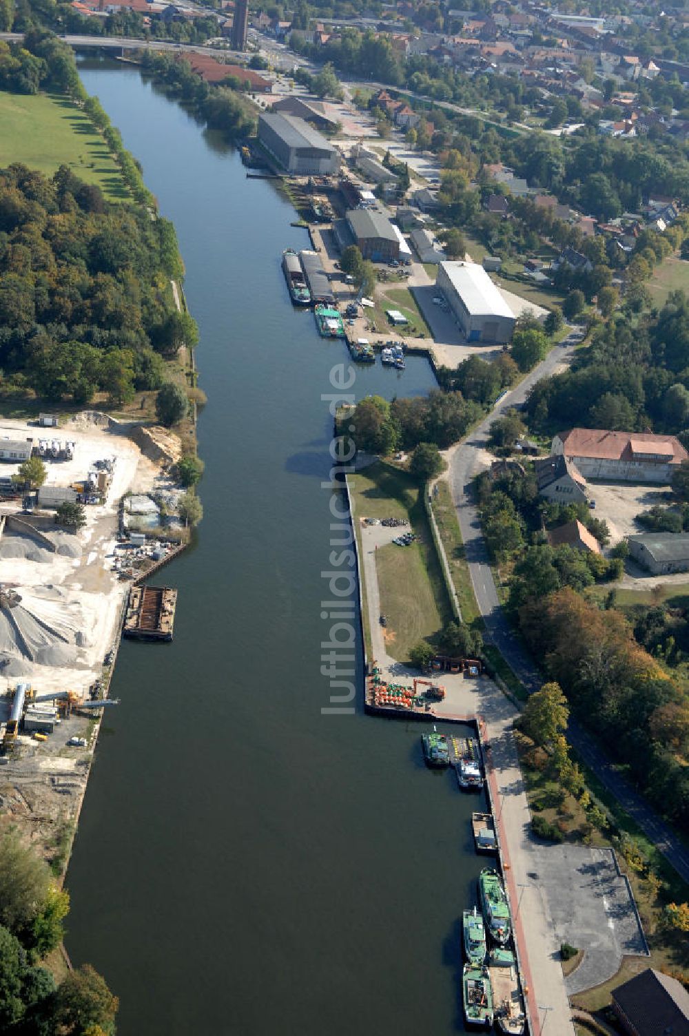 GENTHIN von oben - Flussverlauf Elbe-Havel-Kanal in Genthin