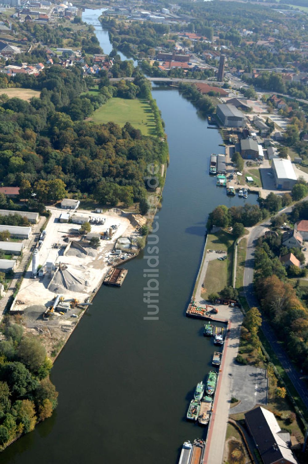 GENTHIN aus der Vogelperspektive: Flussverlauf Elbe-Havel-Kanal in Genthin