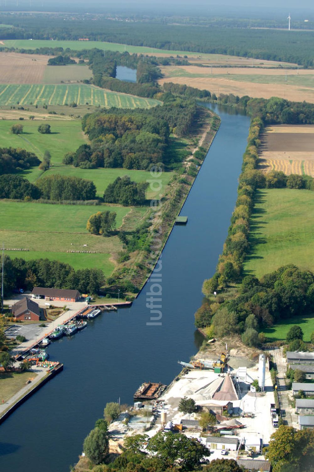 Luftbild GENTHIN - Flussverlauf Elbe-Havel-Kanal in Genthin