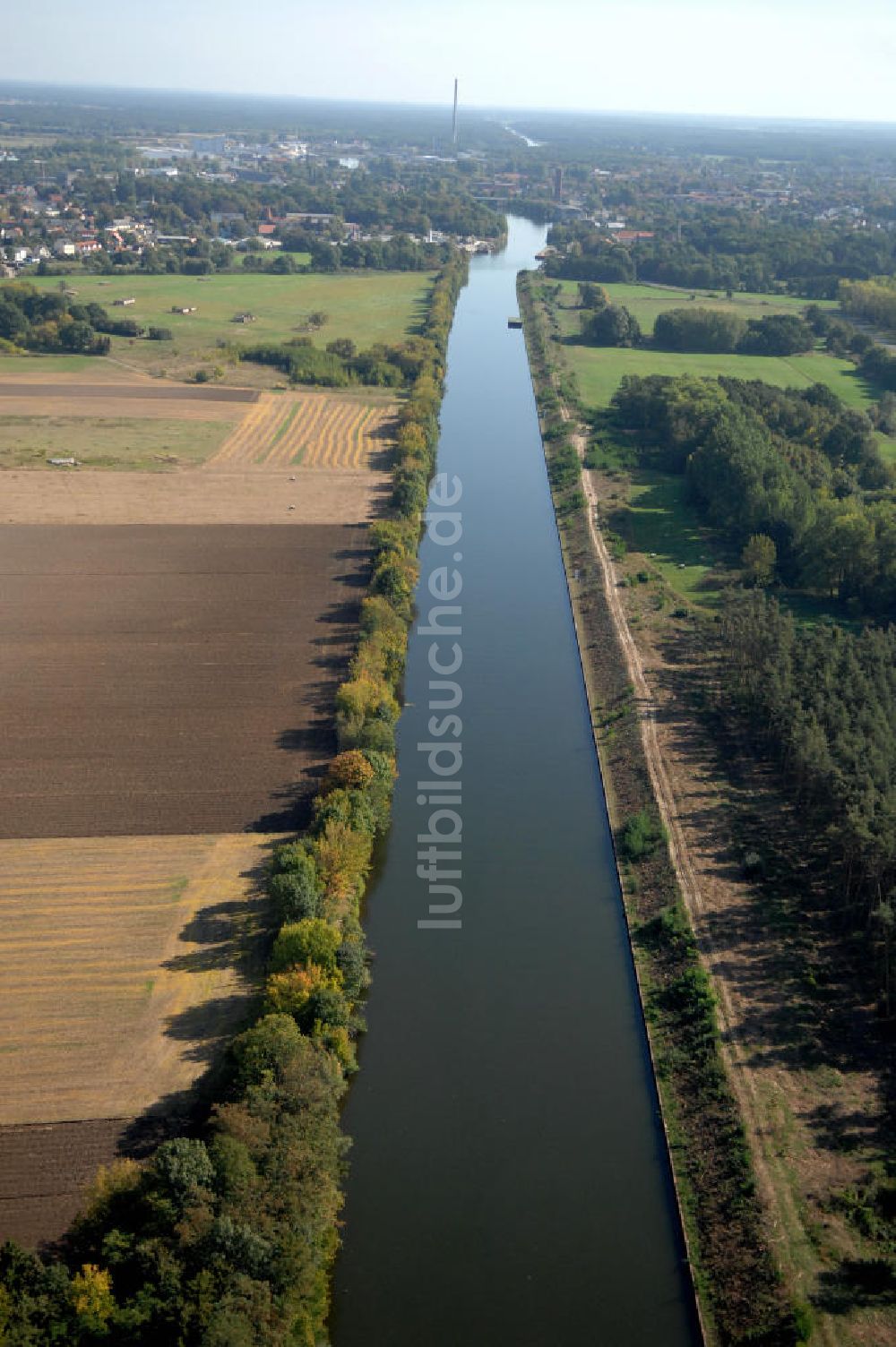 GENTHIN aus der Vogelperspektive: Flussverlauf des Elbe-Havel-Kanal zwischen Genthin und Parey