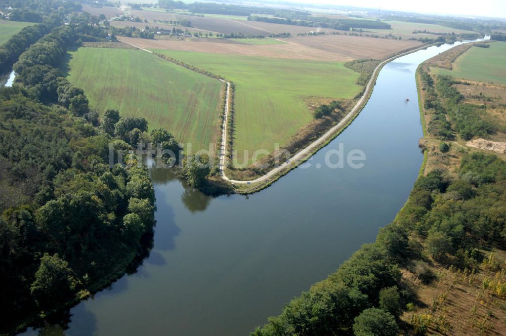 GENTHIN von oben - Flussverlauf des Elbe-Havel-Kanal zwischen Genthin und Parey