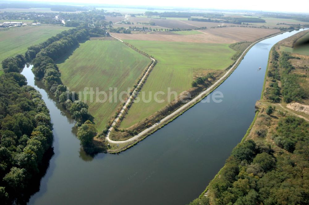 GENTHIN aus der Vogelperspektive: Flussverlauf des Elbe-Havel-Kanal zwischen Genthin und Parey