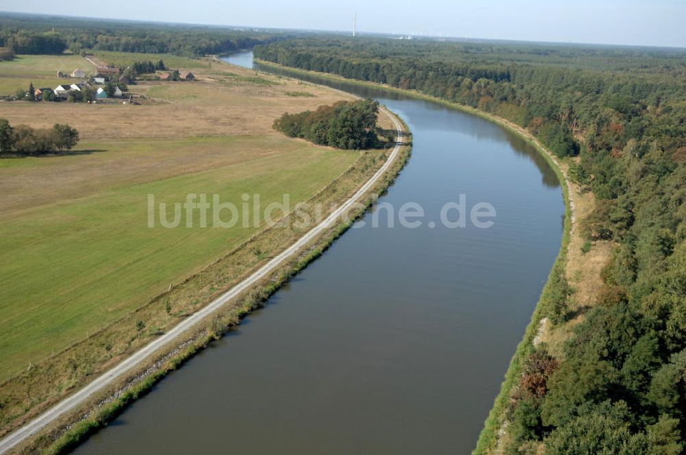 Kade aus der Vogelperspektive: Flussverlauf des Elbe-Havel-Kanal zwischen Kade und Genthin