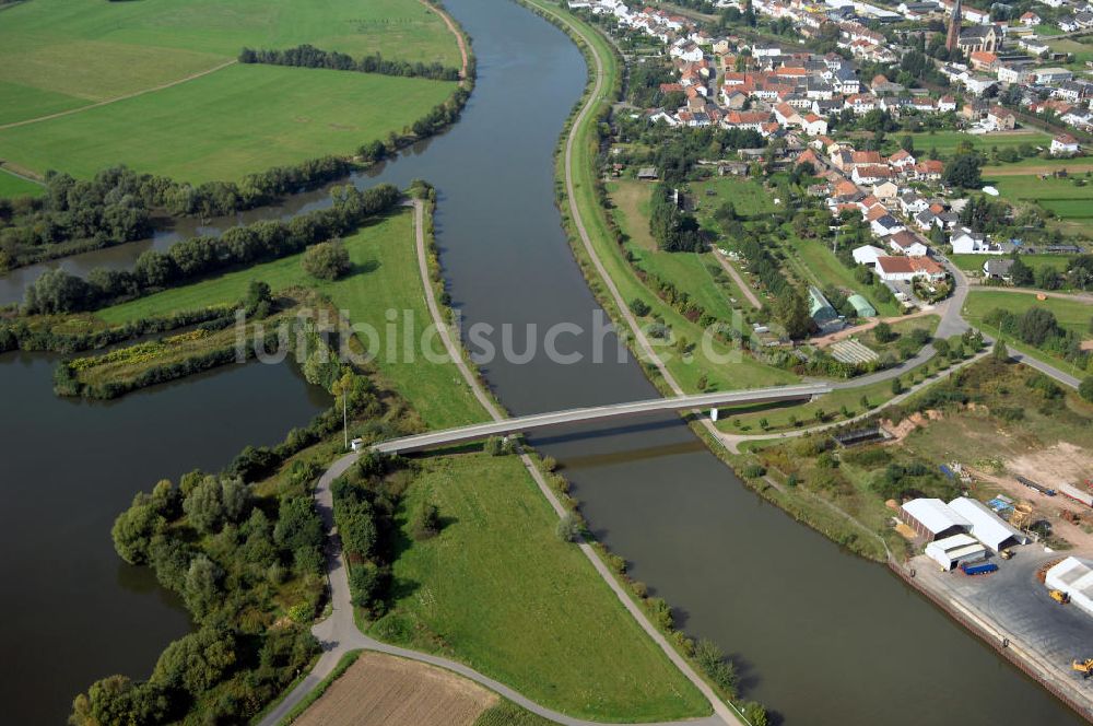 Luftaufnahme Besseringen Stadt Merzig - Flussverlauf an Kiesgruben an der Saar bei Schwemlingen