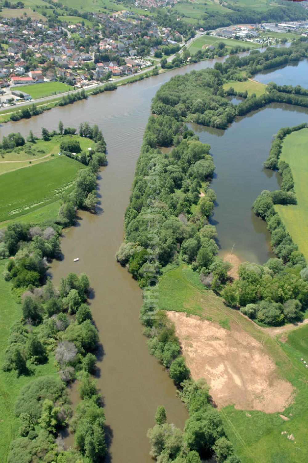 Bischberg aus der Vogelperspektive: Flussverlauf des Main in Bayern